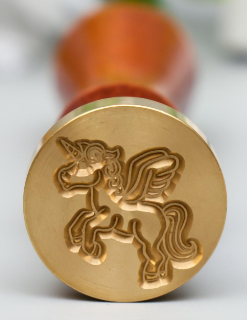 Печать для сургуча Единорог с крыльями с деревянной ручкой 9х3х3 см 1 шт