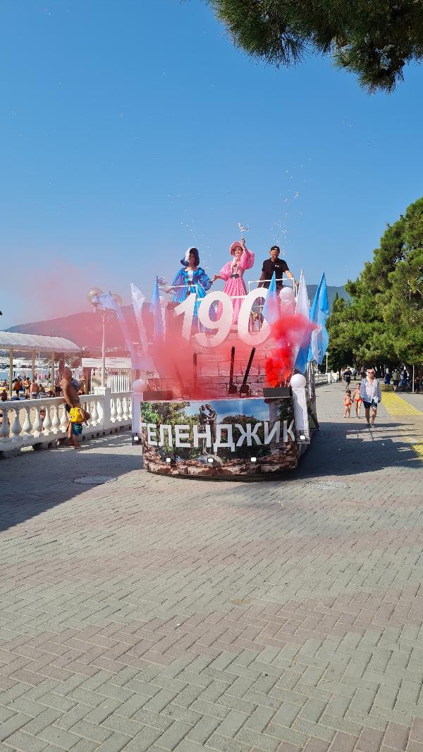 Карнавальная платформа на день города Геленджик 190 лет. Карнавальная платформа на день города Геленджик 190 лет.