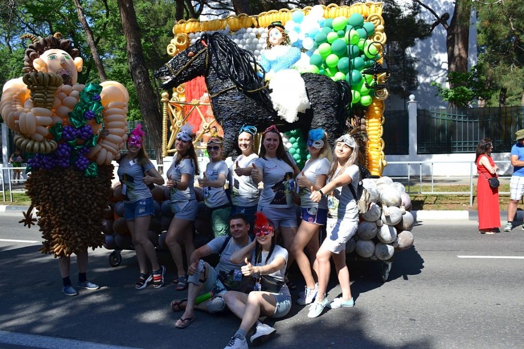 Виа пуцки -команда фестиваля воздушных шаров море шаров 2019.jpg