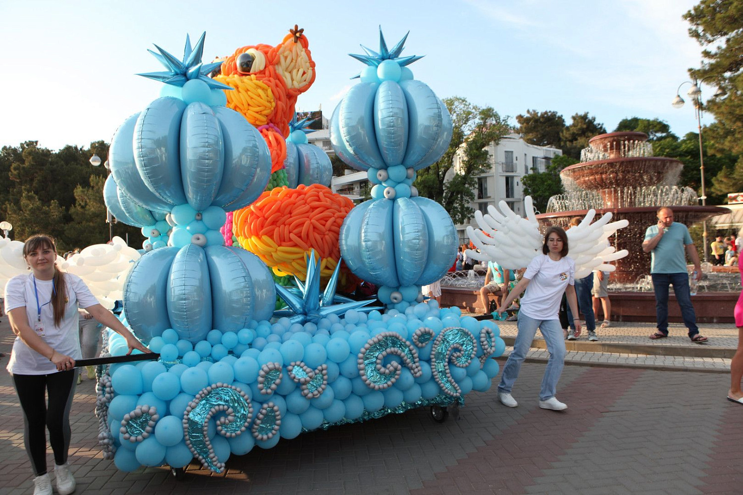 Карнавальное шествие фестиваля Море Шаров 2023