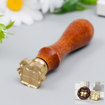 Печать фигурная для сургуча с деревянной ручкой Подарок 2,3х2,1 см