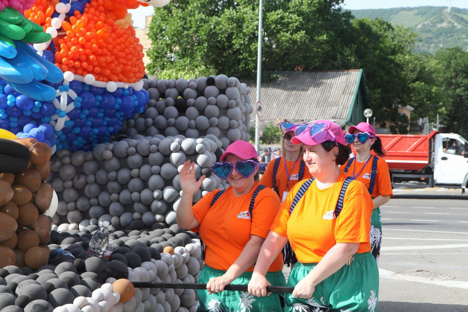 Международный фестиваль искусства аэродизайна - Море шаров 2022 Карнавал в Геленджике 2022