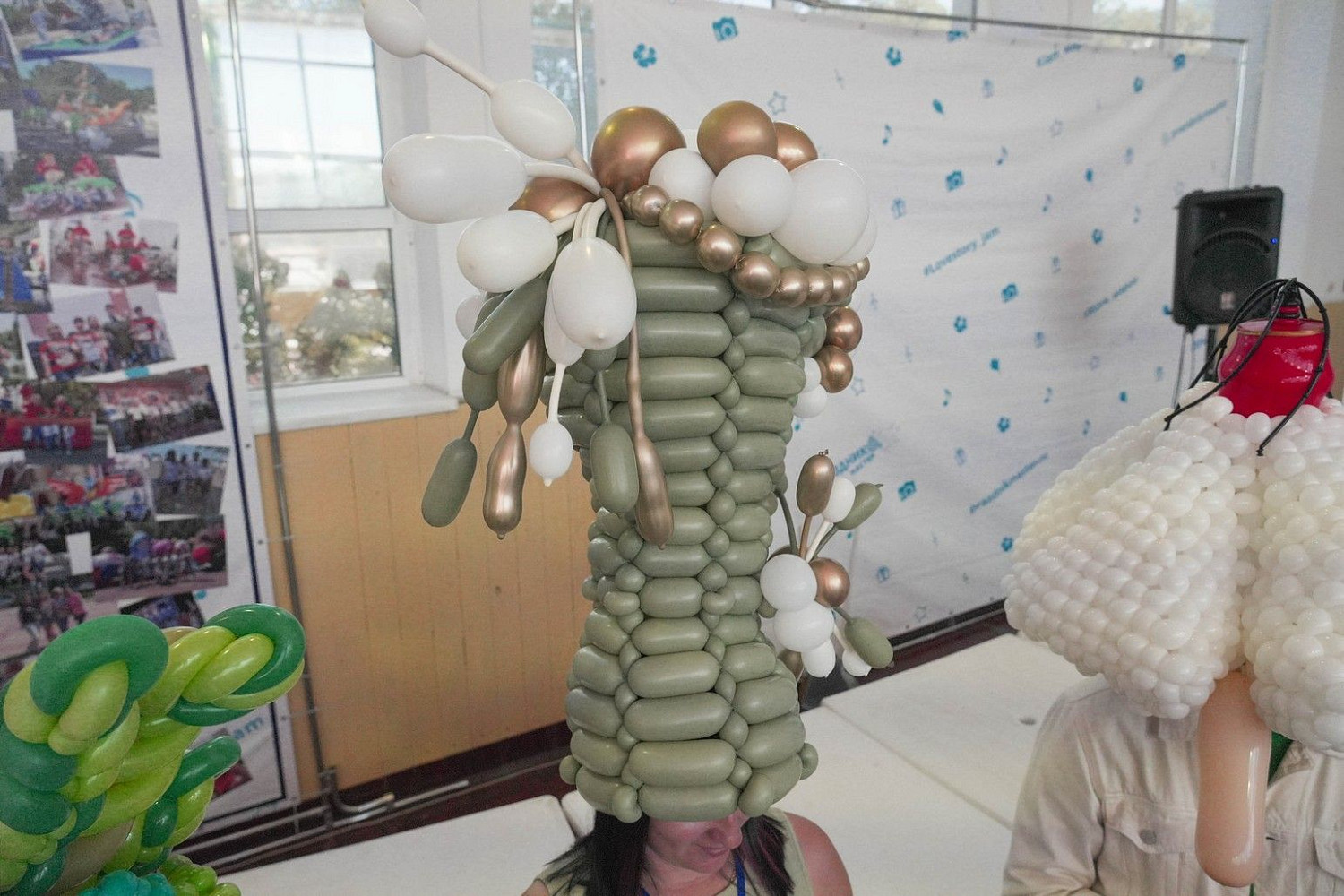 Конкурс Головной Убор Из Воздушных Шаров Фестиваля Море шаров 2022